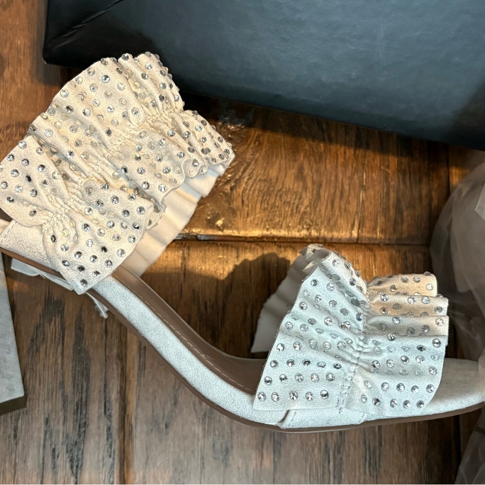 Charles David Women's White Ruffle Heels with rhinestones - Picture 4 of 6